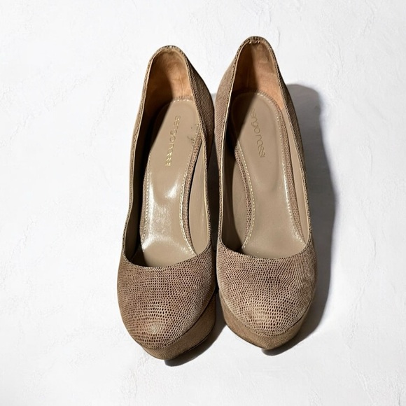 🌻Sergio Rossi Croc Embossed Nude Tan Platform Pump Heels Size 38 - Picture 4 of 10